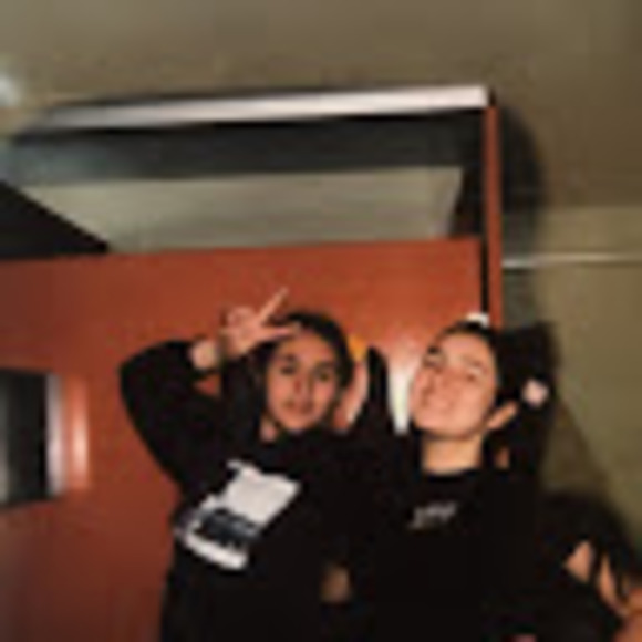 Meet your Posher, Mirella - Picture 1 of 1